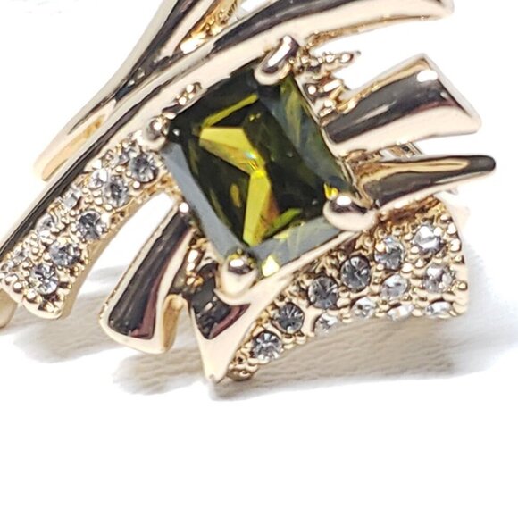 Fashion Swish and Clear Crystals with a Green Stone - Size 8 - Picture 4 of 4